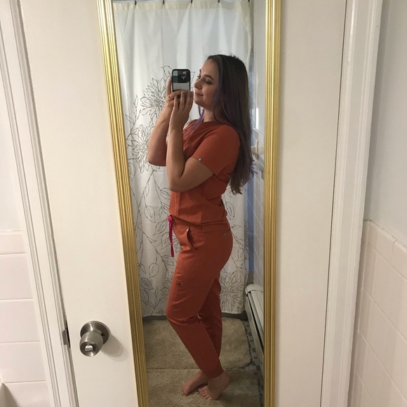 Peach Figs Scrub Top - Picture 9 of 10